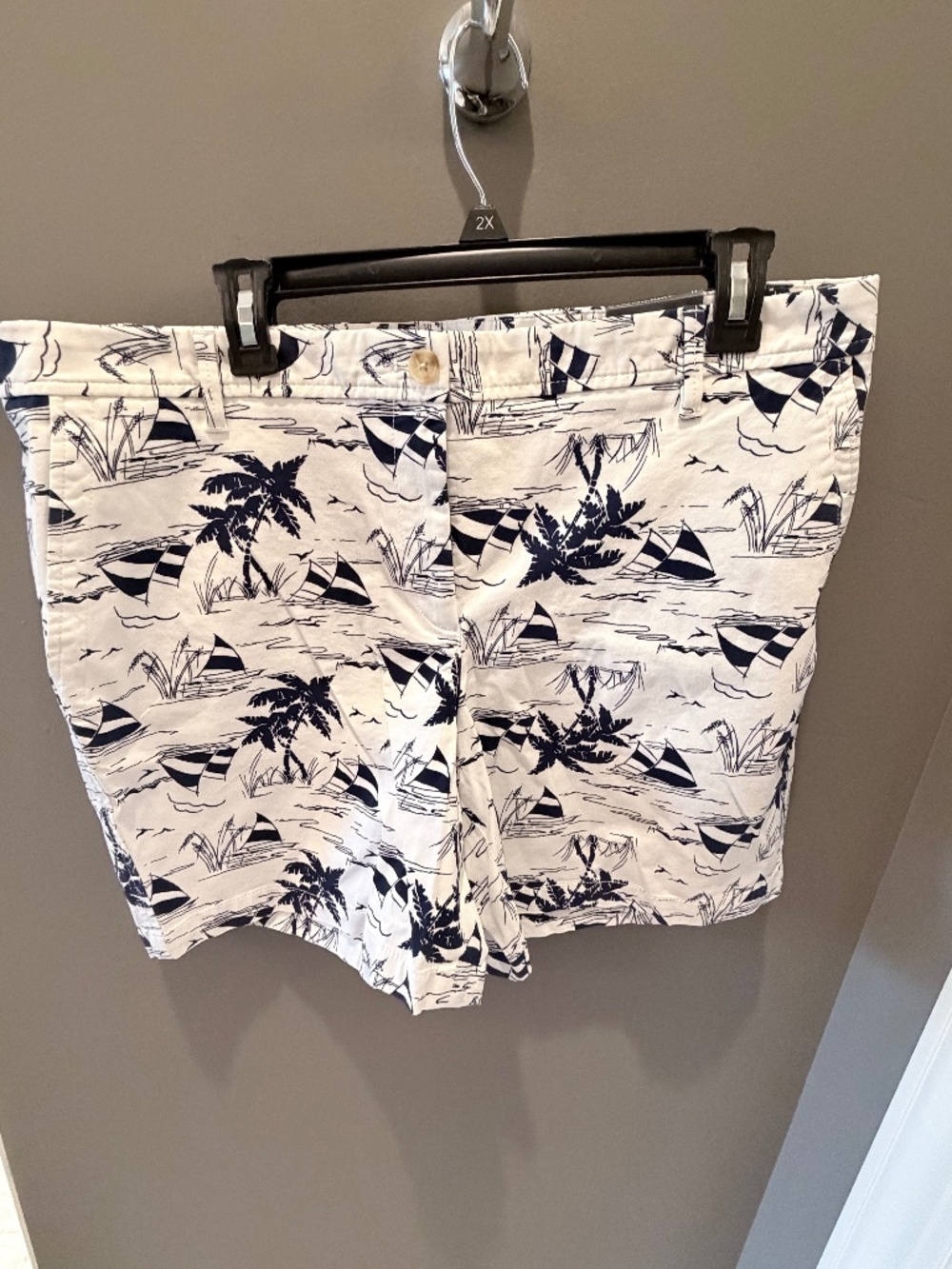 Chino tropical print shorts 7”. Size 14